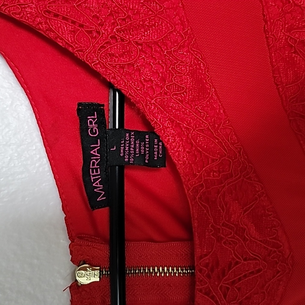 Red Dress - Picture 3 of 4